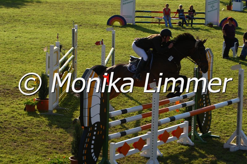 005M5958_Haeuslers Luftikus_M Springen.JPG